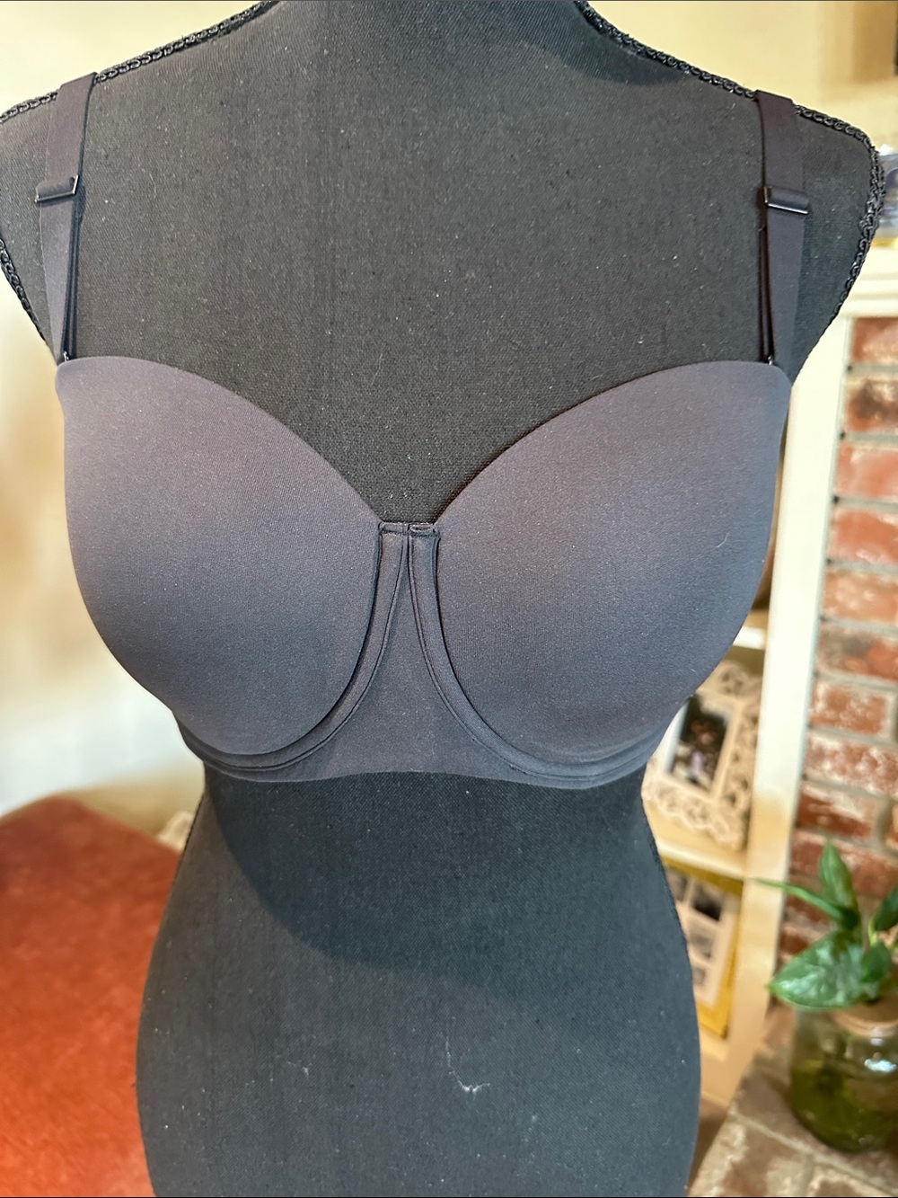 SKIMS Seamless Molded T-Shirt Bra in Black